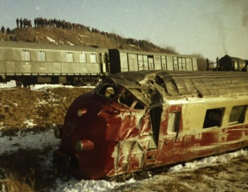 Der verunglückte Steuerwagen des TEE am 10. Februar 1971. Foto: Archiv Feuerwehrmuseum Kaufbeuren-Ostallgäu