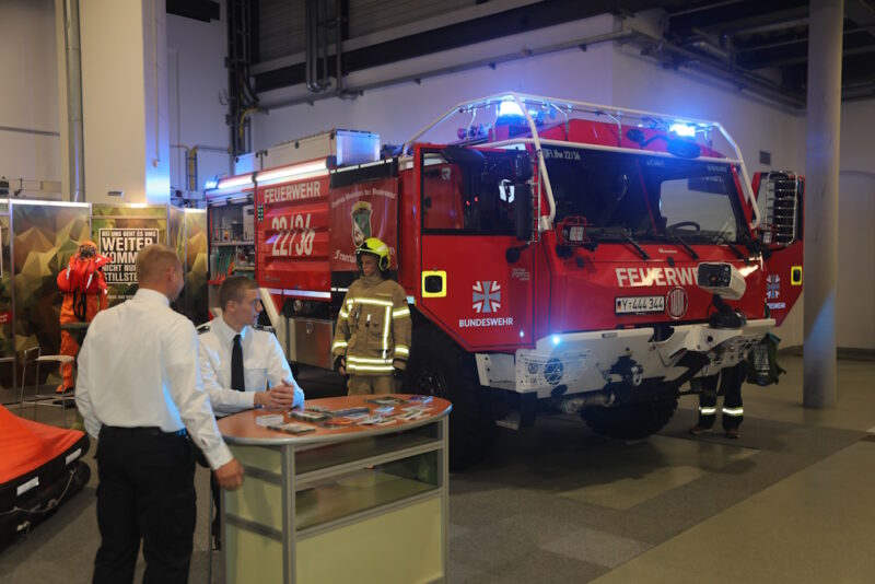 Ausgestellter Feuerwehrwagen auf der Messe Florian.