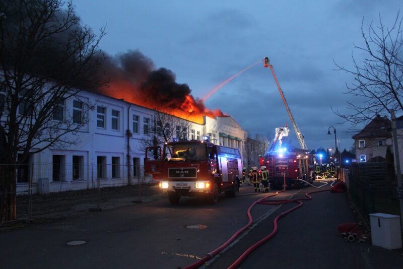 Großbrand in Naunhof. Dachstuhl brannte.