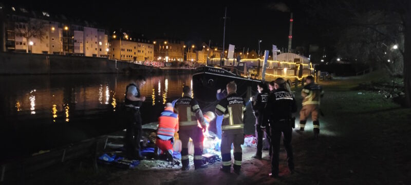 Mann fiel in die Neckar und musste gerettet werden.