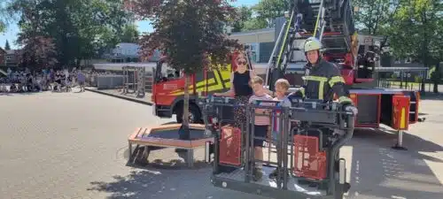 Aufregend für Groß und Klein: Evakuierungsübungen lockern nicht nur den Schulalltag auf, sondern sind im Ernstfall wegweisend. Foto: FF Werne.