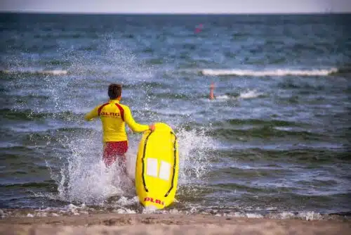 Mit 30 Opfern kamen erneut etwas mehr Menschen in Nord- und Ostsee ums Leben. Die allermeisten davon - 27 Frauen und Männer - verstarben in der Ostsee. 