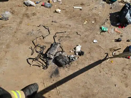 Der Akku - eine vermeidbare Brandursache. Durch sachgemäße Entsorgung hätte dieser Brand verhindert werden können. Foto: Feuerwehr Kleve