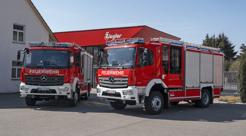 Die fertigen Autos für die Landesfeuerwehrschule stehen nebeneinander