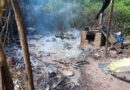 Brand eines illegalen Lagers in schwierigem Gelände