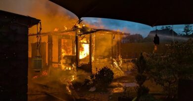 Gartenhaus im Vollbrand: Die FF Werne (NRW) wurde in der Nacht des 8. Juni 2025 in die Brevingstraße alarmiert. Foto: Freiwillige Feuerwehr Werne