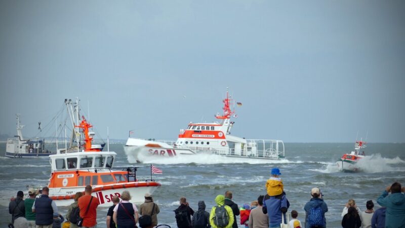 Beliebter Aktionstag mit Live-Vorführungen: Der Tag der Seenotretter der DGzRS findet an vielen Küsten- und Hafenorten an Nord- und Ostsee statt – in diesem Jahr am 27. Juli. (Archivfoto: Die Seenotretter – DGzRS, Andreas Rade)