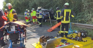 Feuerwehr Dortmund rettet eingeklemmte Fahrerin