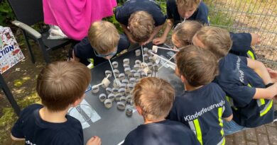 Teamgeist und Spannung bei der Kinderfeuerwehr-Olympiade