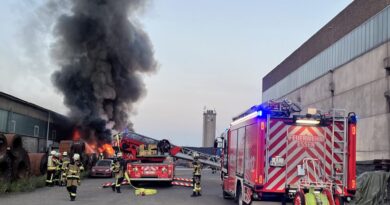 Heiße Nacht in Essen: Feuerwehr löscht zwei Großbrände innerhalb weniger Stunden