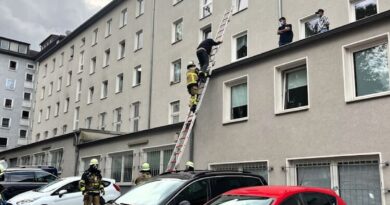 Große Rauchausbreitung bei Kellerbrand