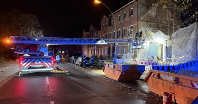 Feuerwehr und THW verhindern Einsturz von Baugerüst Feuerwehr und THW verhindern Einsturz von Baugerüst