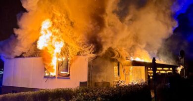 Feuerwehr Attendorn löscht Gebäudevollbrand