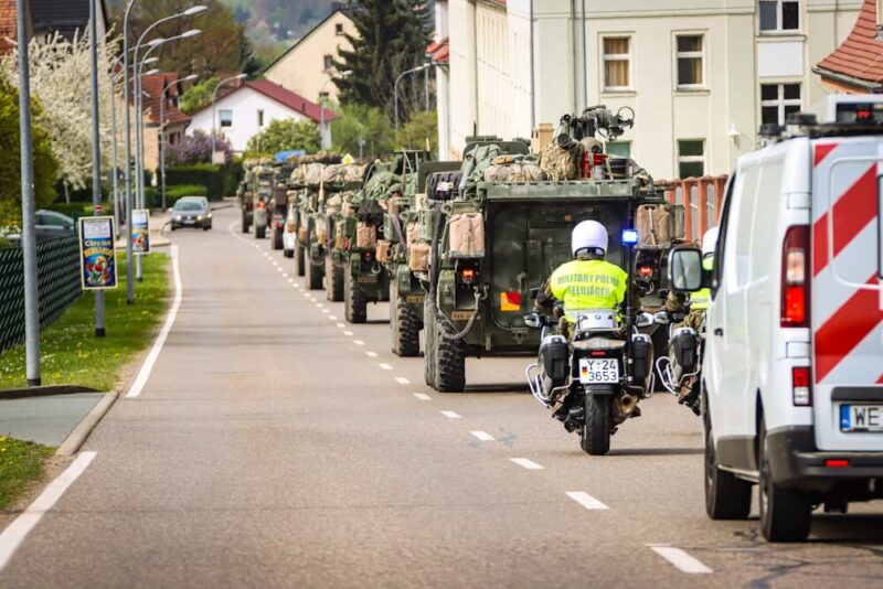 Munitionstransporte: Militärkolonnen und damit auch Munition sind nicht nur auf den Straßen in Deutschland verstärkt unterwegs. (Foto: Bundeswehr/Sven Riedel)