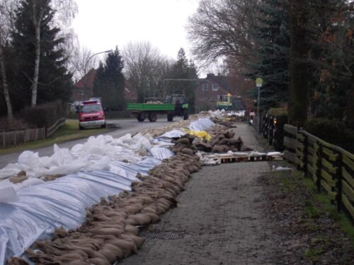 Vorbereitungen treffen: Die Samtgemeinde Rodenberg hat aus den Erfahrungen beim Weihnachtshochwasser 2023 gelernt und umfassende Vorsorgekonzepte erstellt. (Symbolfoto: Carsten Schmidt, FF Bleckede)