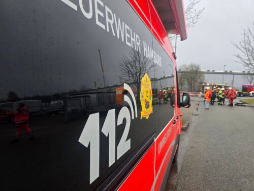 Zusätzliche Proben: Spezialkräfte der Technik- und Umweltschutzwache der Feuerwehr Hamburg unterstützten mit ihren umfangreichen Analysemöglichkeiten, um den gefährlichen Stoff sicher bestimmen zu können. (Foto: Daniel Passig, KFV RD-ECK)
